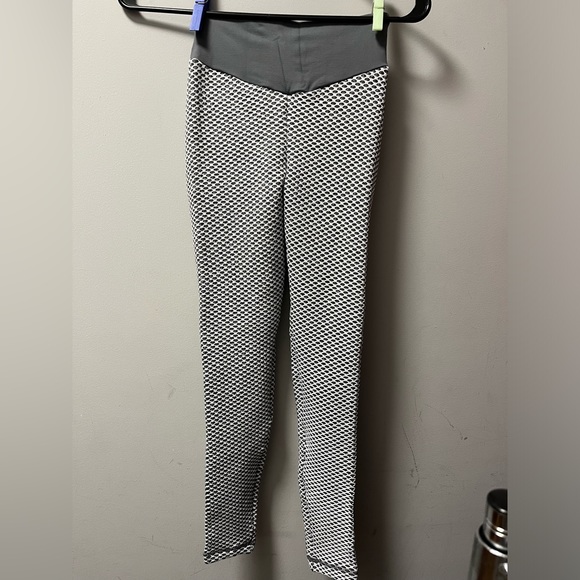 Workout Yoga Pants High Waisted Scrunch Booty Gym Tights ~ BRAND NEW! - Picture 3 of 4